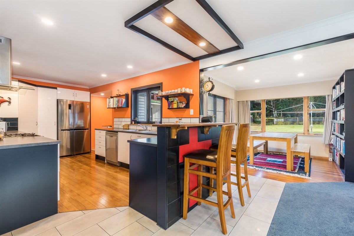 17 Sharpe Crescent, Wainuiomata, Lower Hutt - Carousel 2