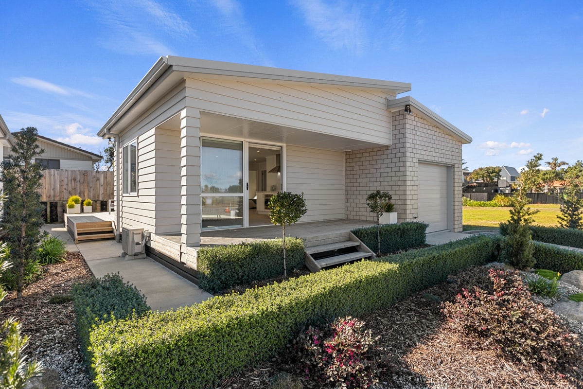 73 Riley Crescent, Papamoa Beach, Papamoa - Carousel 1