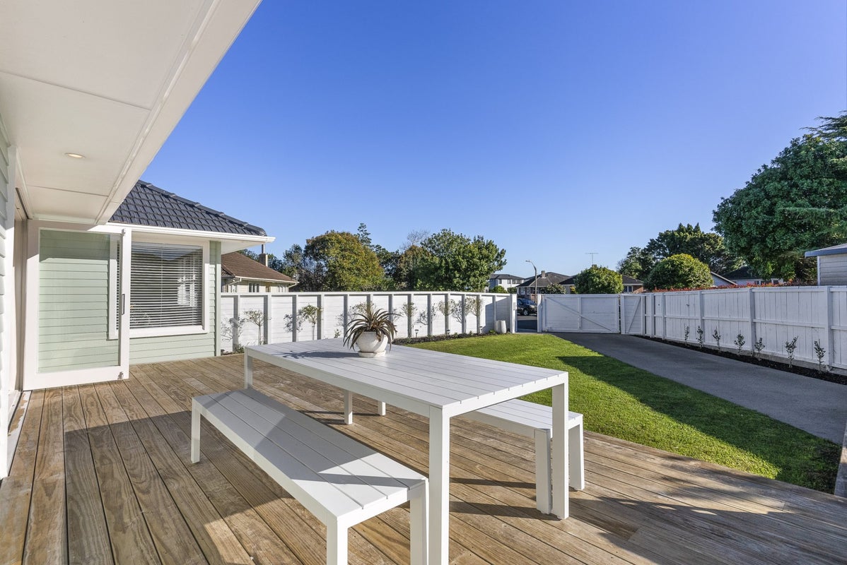 46B Hereford Street, Te Atatu Peninsula, Auckland - Carousel 2