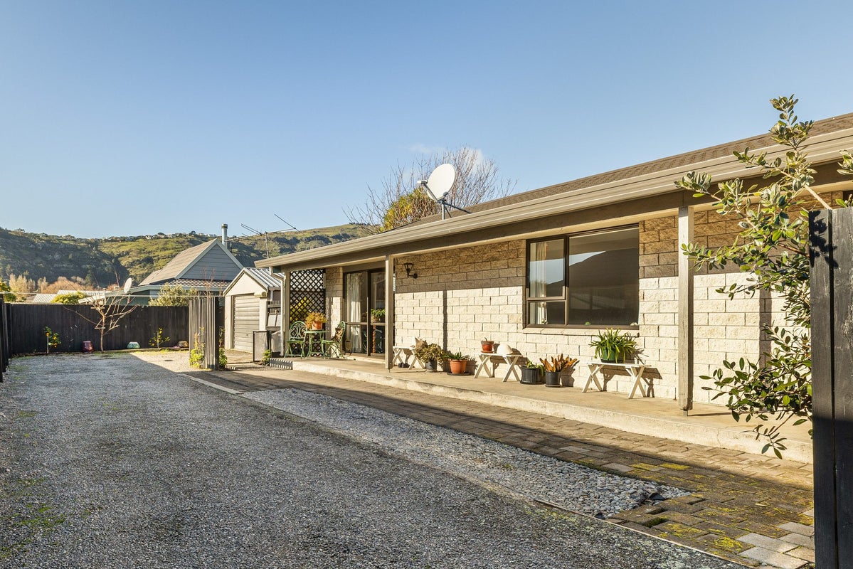 18 Mauger Drive, Heathcote Valley, Christchurch - Carousel 1