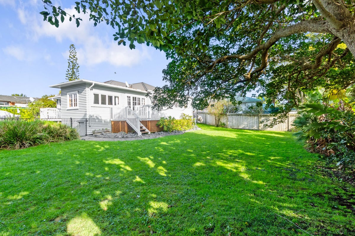 1/127 Birkdale Road, Birkdale, Auckland - Carousel 1
