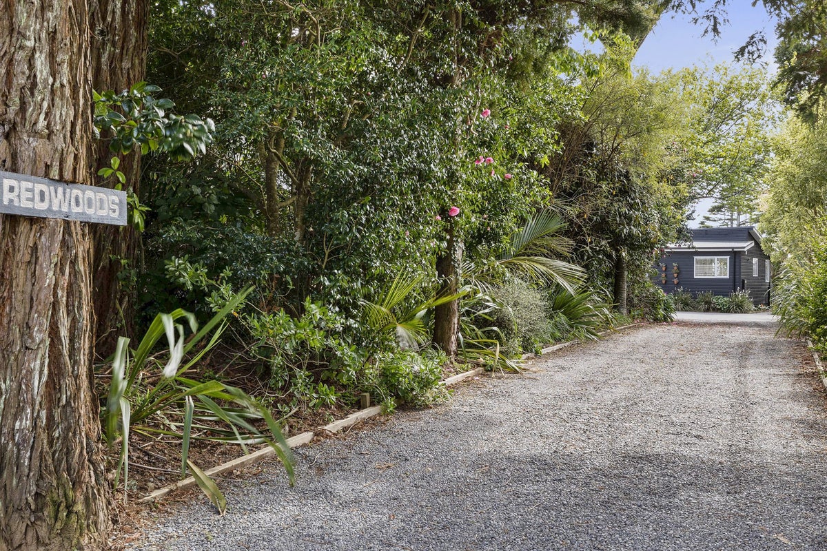 10A Sequoia Grove, Merrilands, New Plymouth - Carousel 21