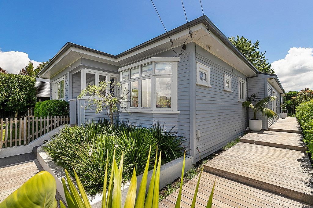 2 Manor Place, Point Chevalier, Auckland - Carousel 19