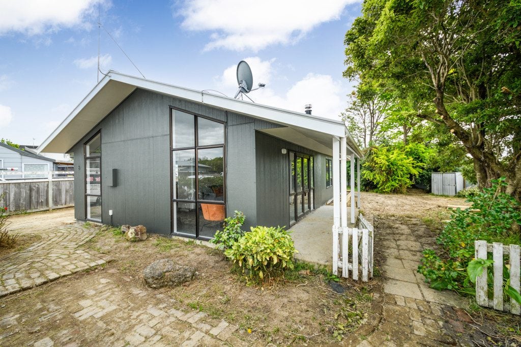 8 Coromandel Court, Roslyn, Palmerston North - Carousel 1
