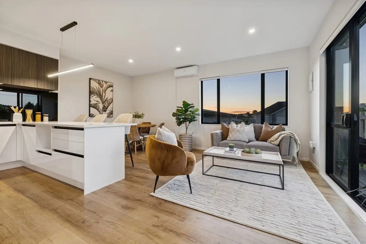 5 Byron Drury Way, Riverhead, Riverhead - Carousel 2