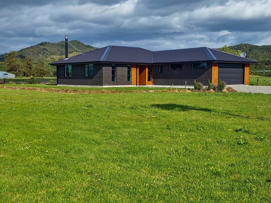 4578 State Highway 7, Blackball - Carousel 1
