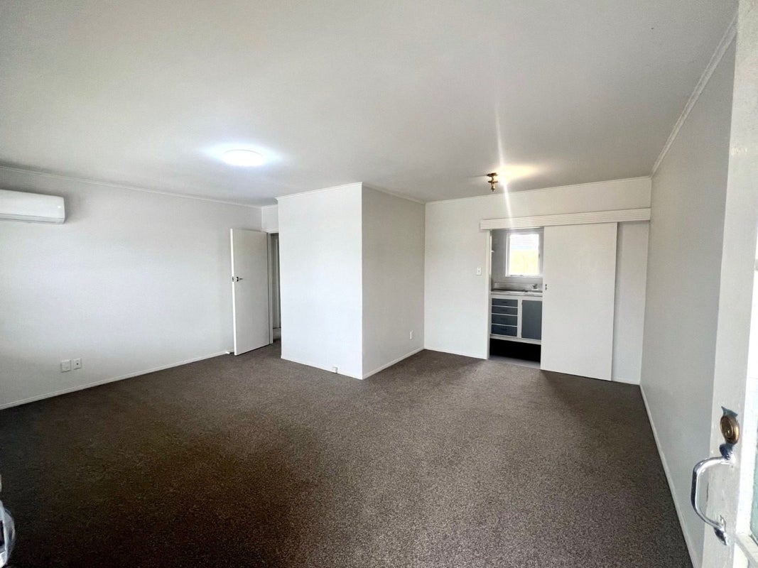 4/8 Winspear Place, Papatoetoe, Auckland - Carousel 2