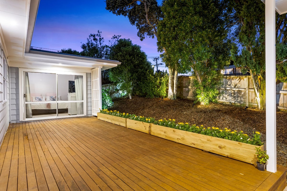 1 Japonica Drive, Beach Haven, Auckland - Carousel 2