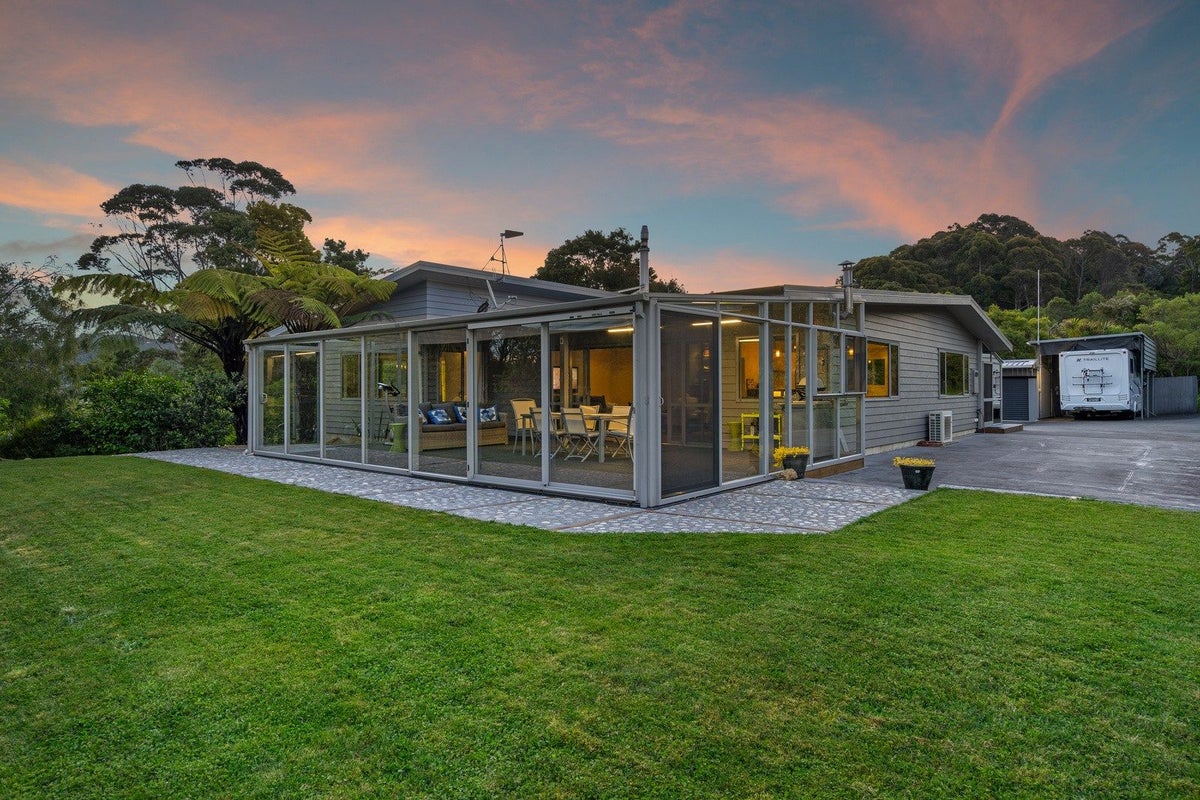 6 Nelson Street, Milnthorpe, Golden Bay / Mohua - Carousel 1