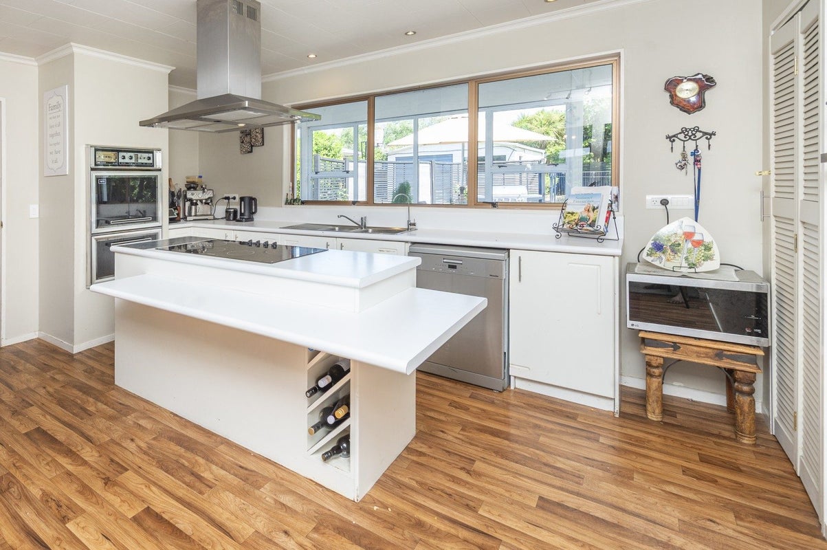 2 Tirimoana Place, Otamatea, Whanganui - Carousel 2