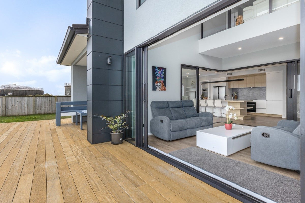 4 Rotorua Grove, Aotea, Porirua - Carousel 2