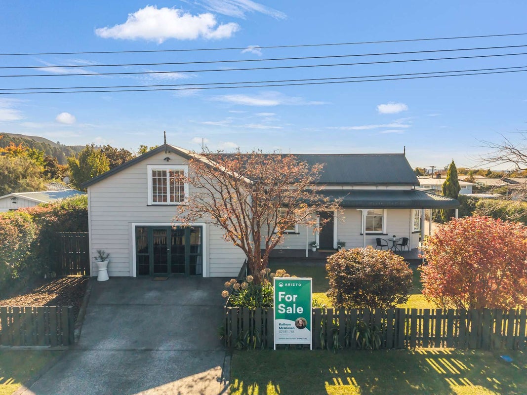 8 Cochrane Street, Fairy Springs, Rotorua - Carousel 1