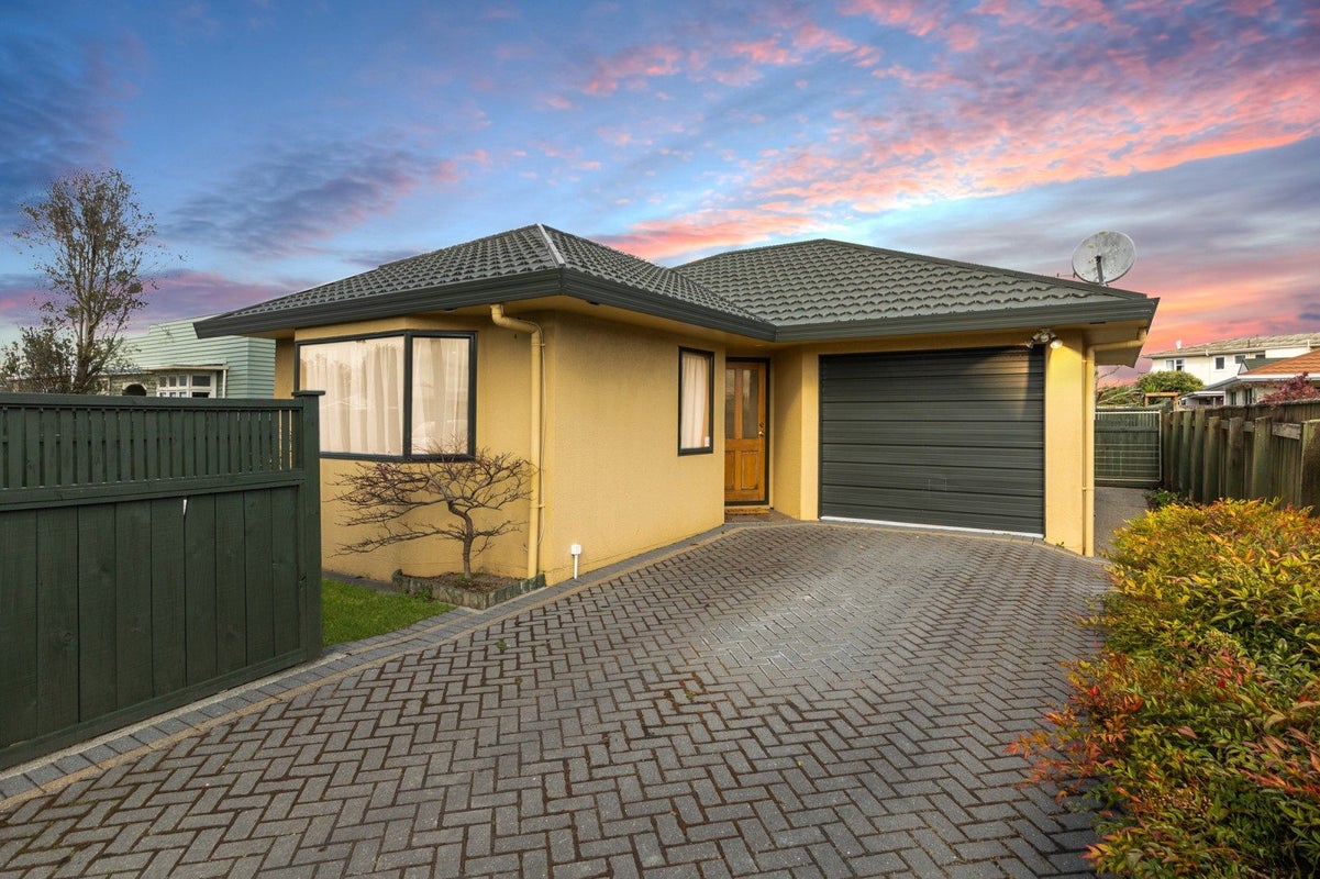 284 College Street, West End, Palmerston North - Carousel 1