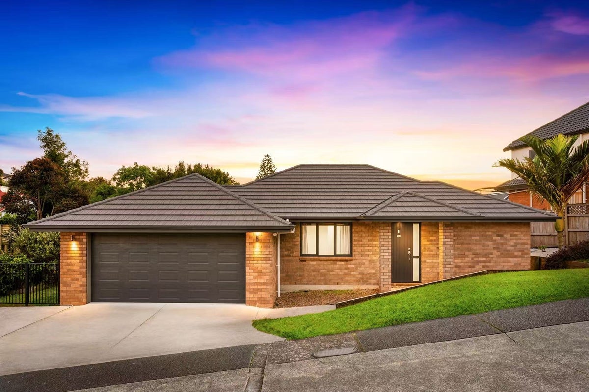 16B Kinross Street, Blockhouse Bay, Auckland - Carousel 1