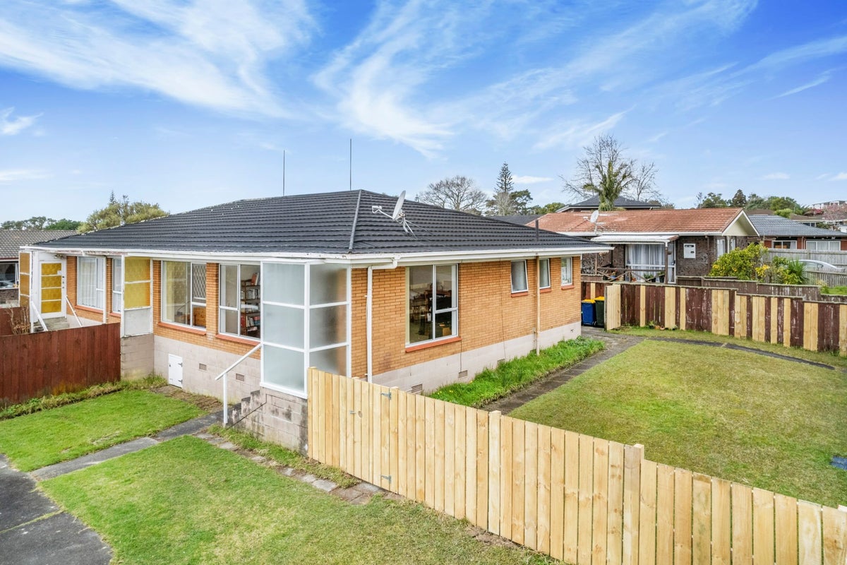 1/39 Blacklock Avenue, Henderson, Auckland - Carousel 1