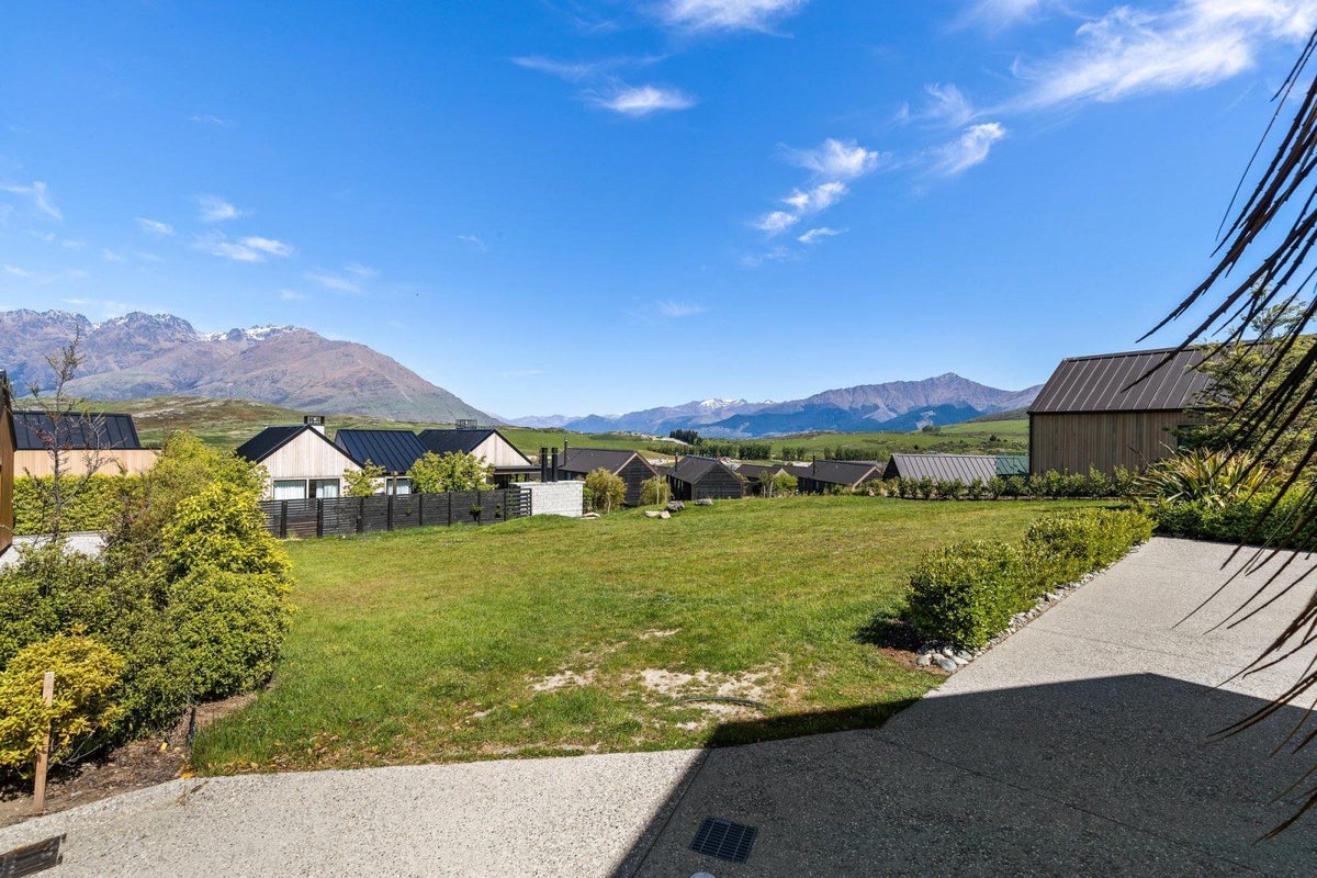 5 Falconer Rise, Jacks Point, Queenstown - Carousel 2