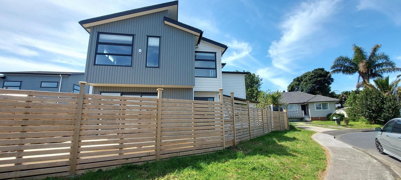 20A Mackenzie Street, Te Atatu South, Auckland - Carousel 2