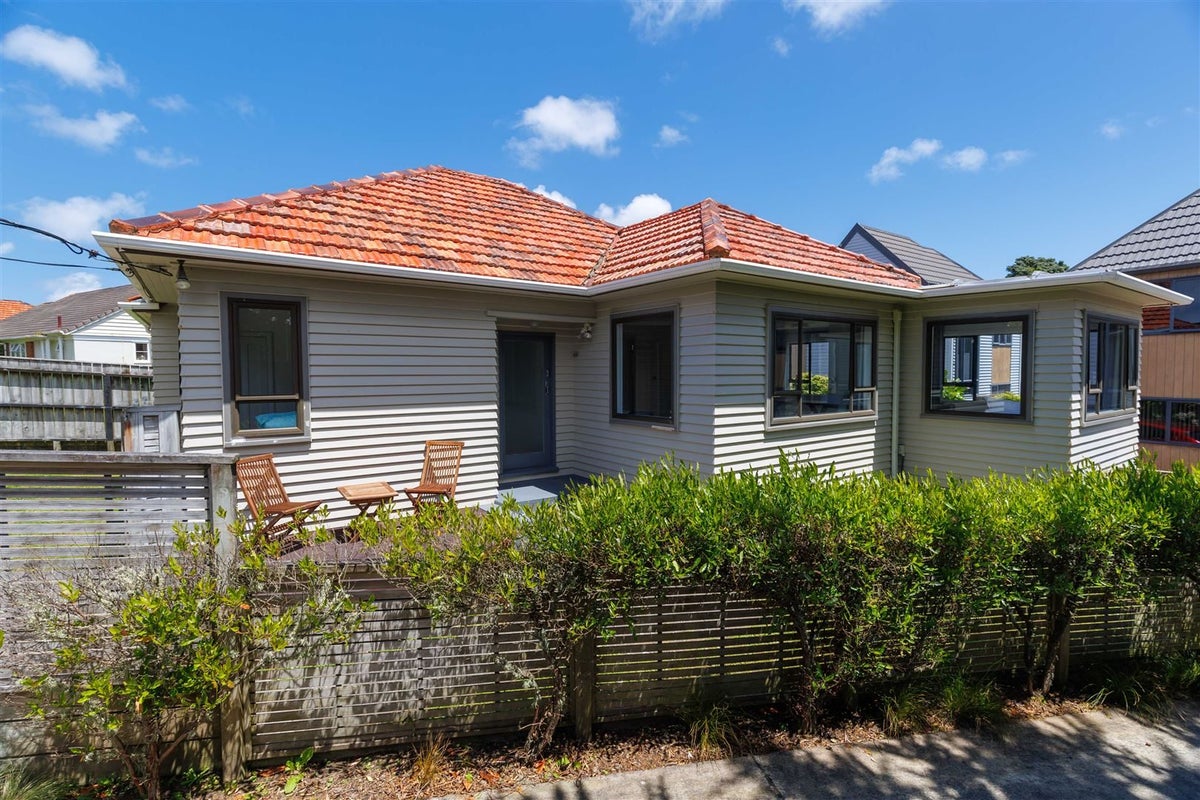 20 Bould Street, Johnsonville, Wellington - Carousel 1