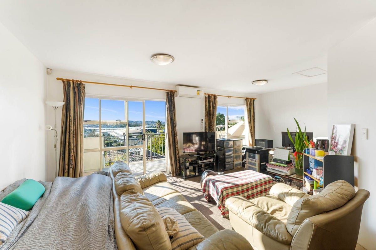 6/11 Spencer Road, Oteha, Auckland - Carousel 2