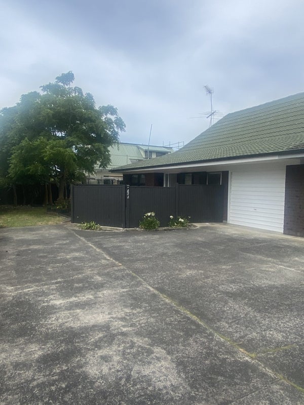 2/43 Vivian Wilson Drive, Eastern Beach, Auckland - Carousel 1