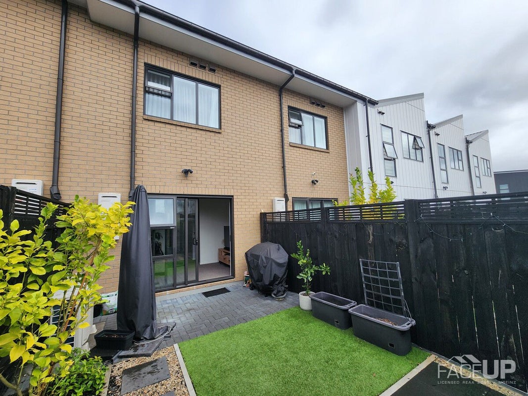 20 Manarini Road, Westgate, Auckland - Carousel 12
