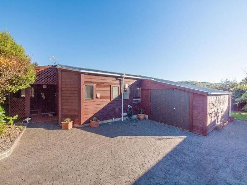 8 Otonga Way, Churton Park, Wellington - Carousel 1