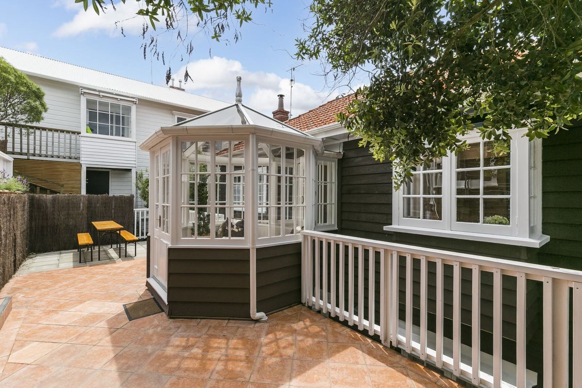 61 Overtoun Terrace, Hataitai, Wellington - Carousel 2