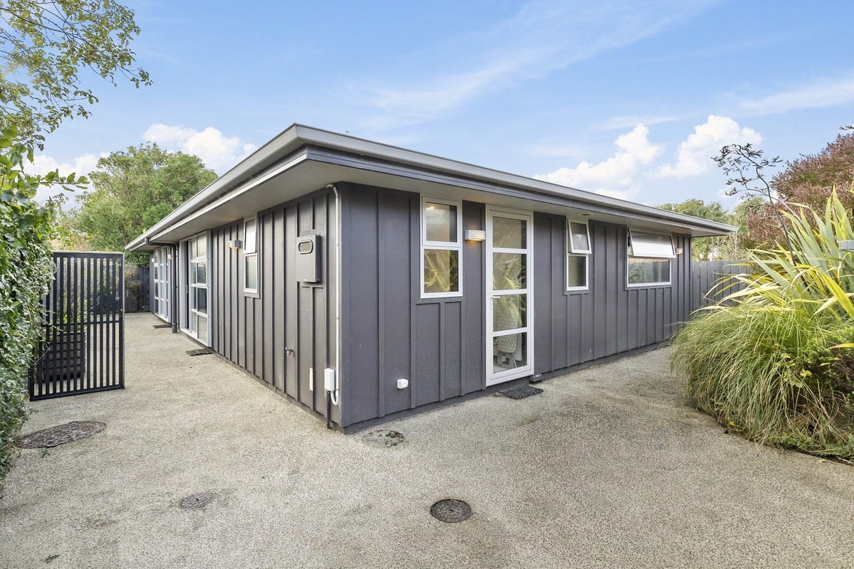 30A Victoria Road, Saint Kilda, Dunedin - Carousel 1