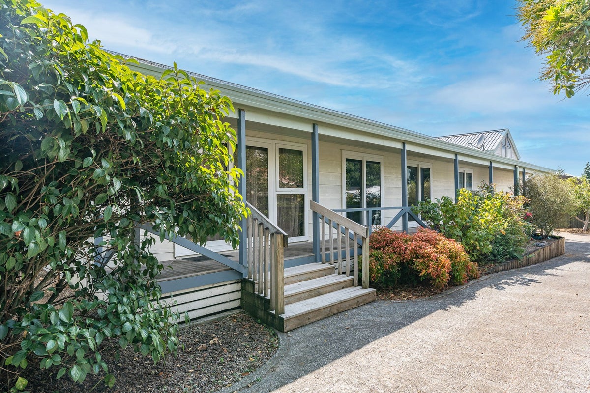 441 Kahikatea Drive, Dinsdale, Hamilton - Carousel 1