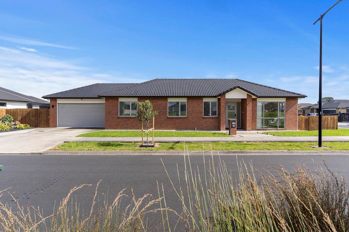 2 Wellfield Drive, Papakura, Papakura - Carousel 1
