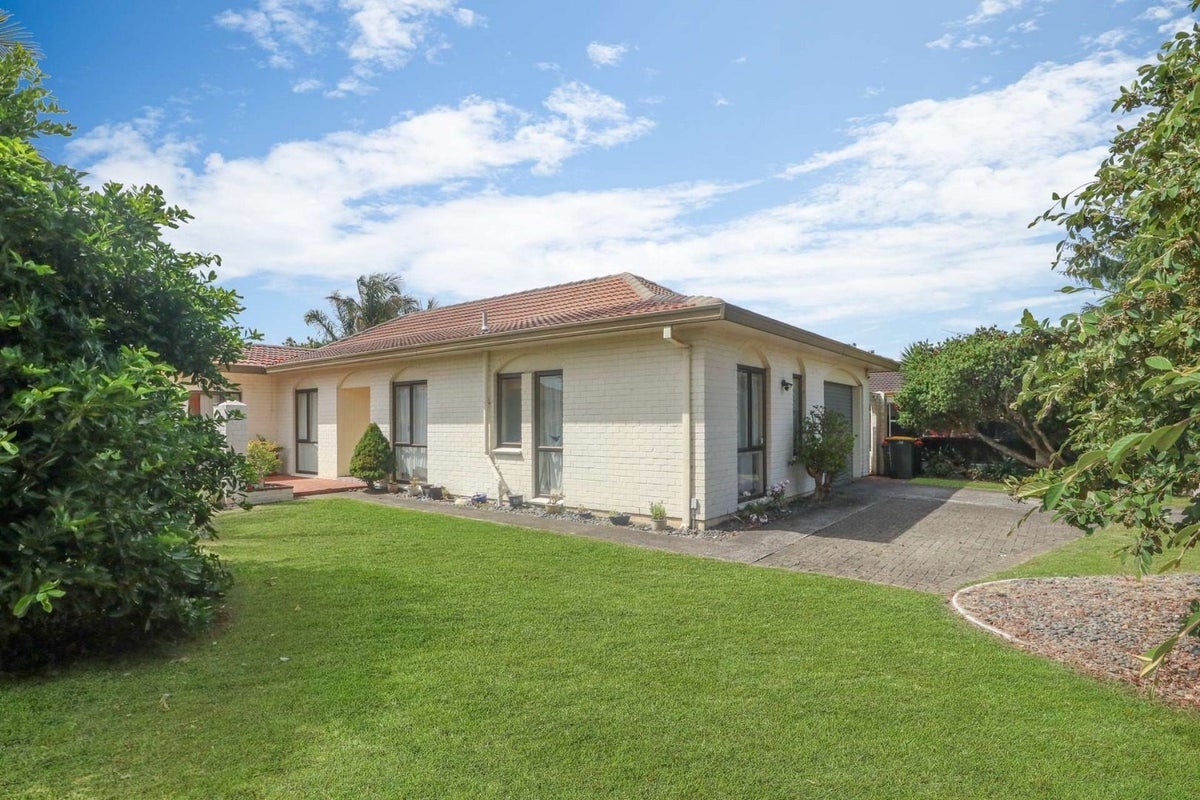 20 Beaumaris Way, Conifer Grove, Takanini - Carousel 1