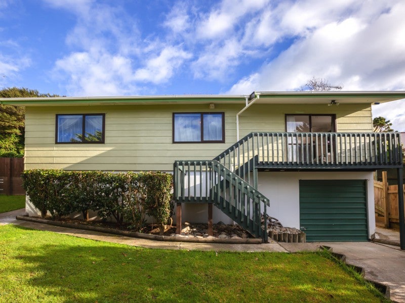 71 Omapere Street, Whitby, Porirua - Carousel 1