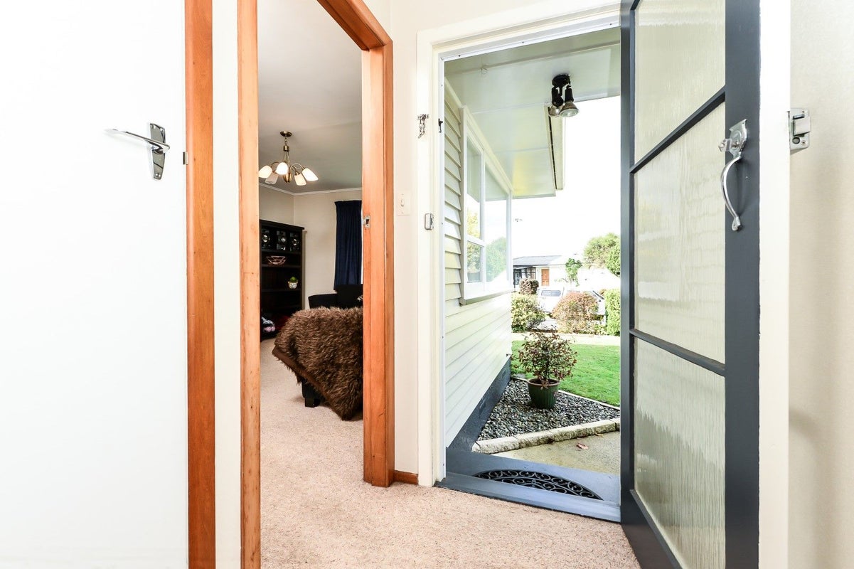 3 Gwendoline Place, Glenview, Hamilton - Carousel 2