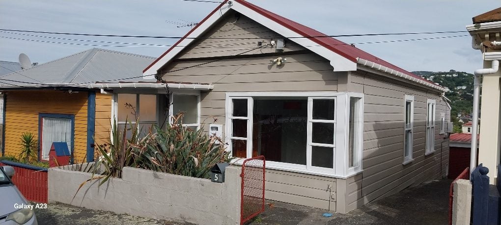 5 Herald Terrace, Berhampore, Wellington - Carousel 1