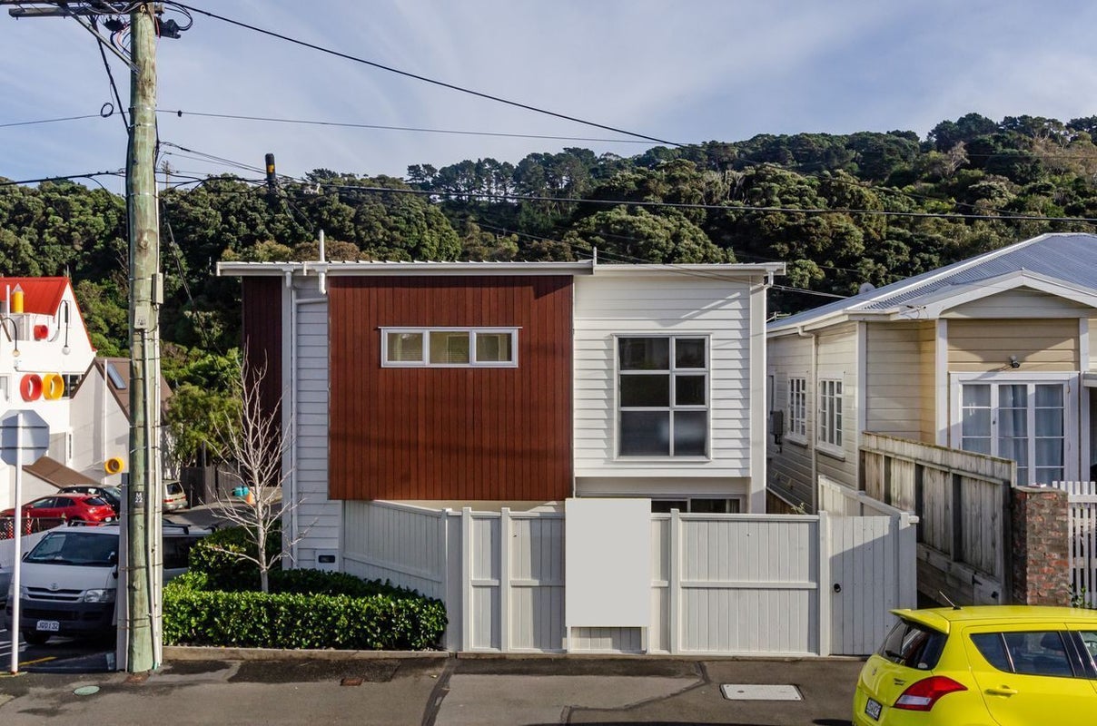 16 Tapiri Street, Hataitai, Wellington - Carousel 1