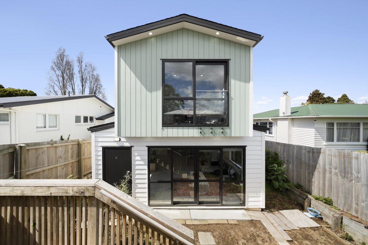 19A Cornwall Road, Papatoetoe, Manukau City, Auckland - Carousel 1