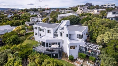 28 Molyneux Close, Whitby, Porirua - Carousel 1
