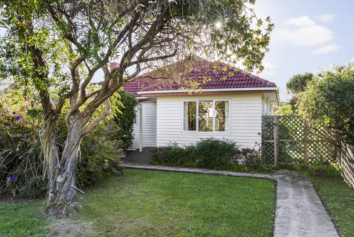 1/45 Shakespeare Road, Milford, Auckland - Carousel 1