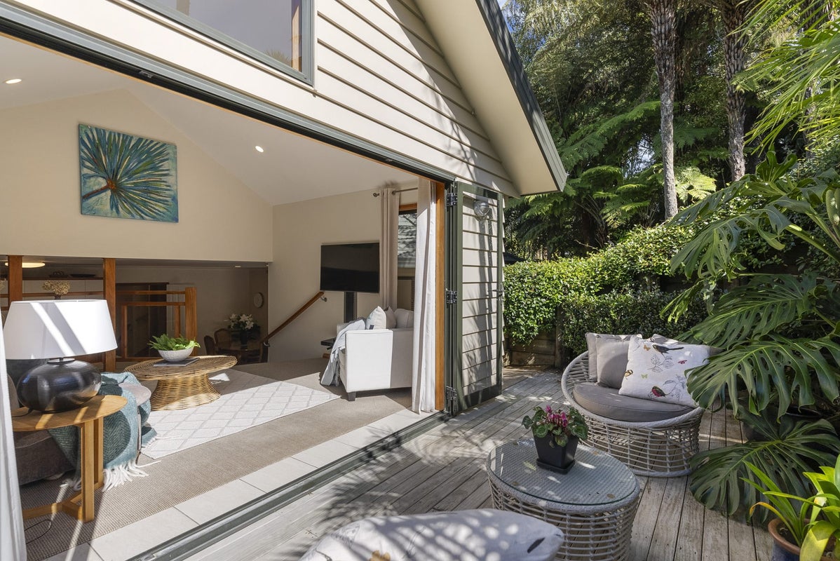 2/86 Braemar Road, Castor Bay, Auckland - Carousel 2
