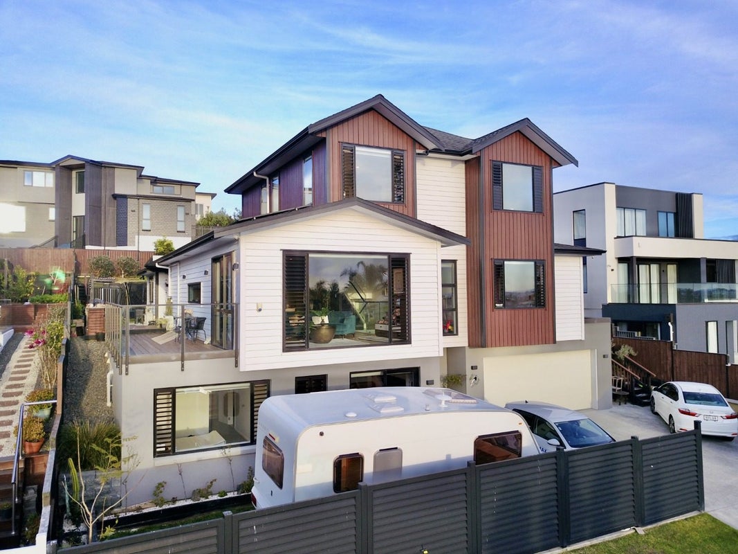 26 Roxborough Place, East Tamaki Heights, Auckland - Carousel 1