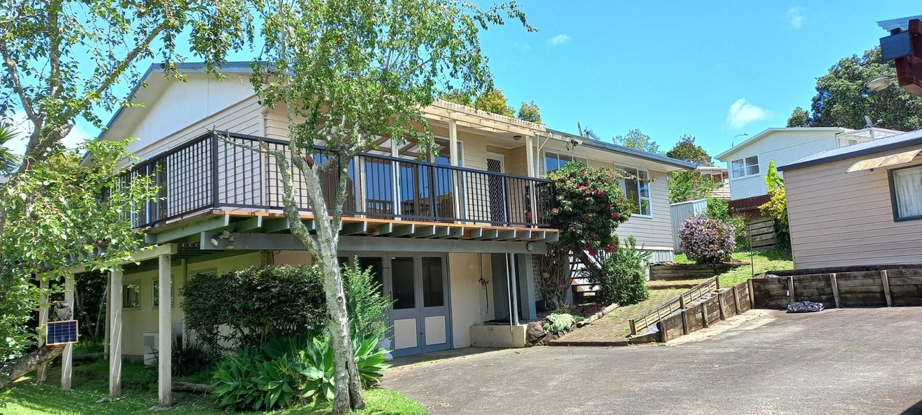 7 Gerwyn Place, Pakuranga Heights, Auckland - Carousel 1