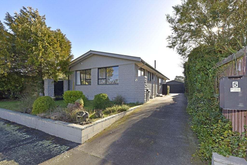 5 Aspen Place, Parklands, Christchurch - Carousel 1