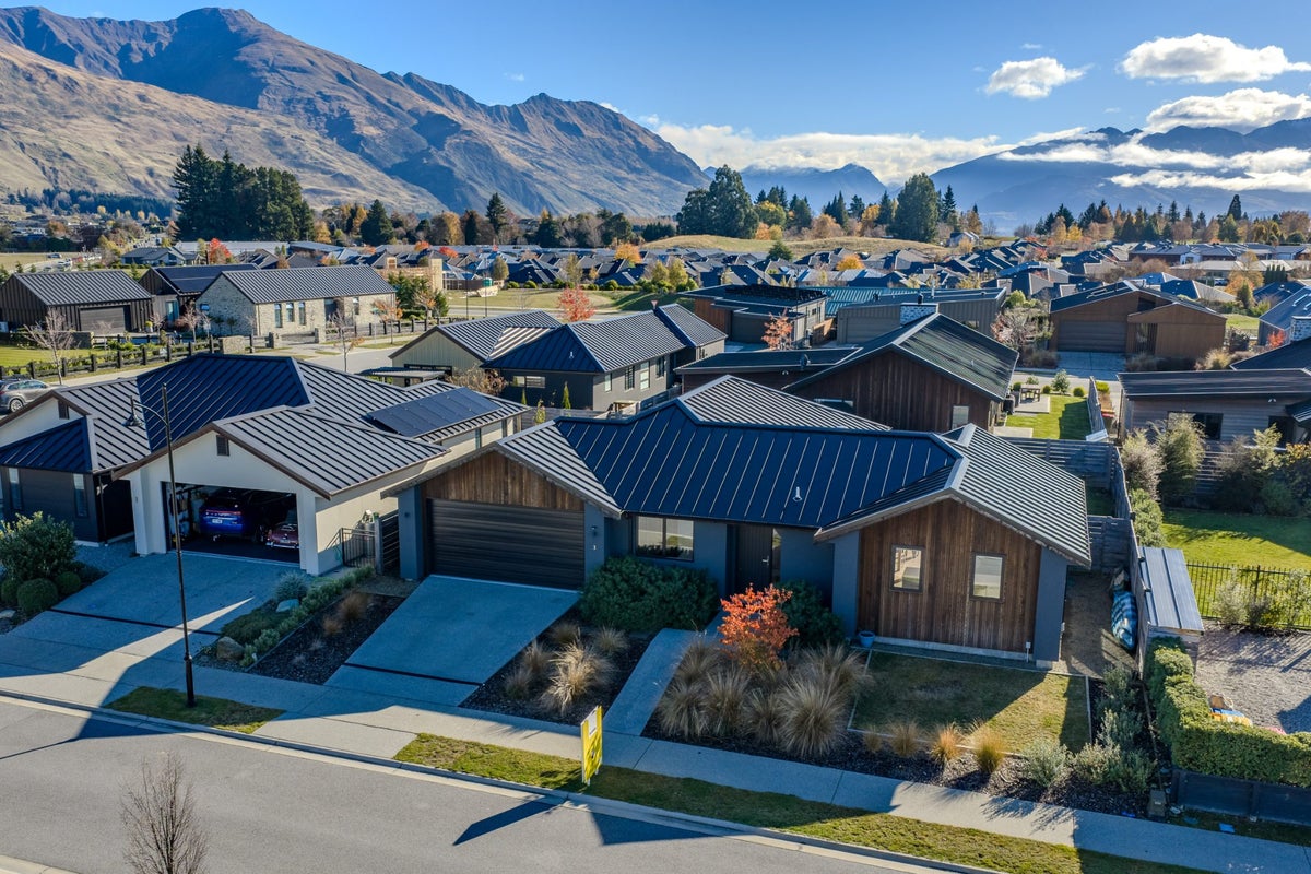 3 Peterculter Drive, WANAKA - Carousel 2