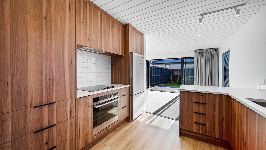 8D Champion Street, Edgeware, Christchurch - Carousel 1