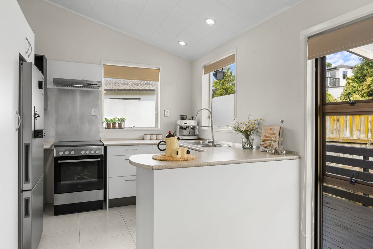 27B Keegan Drive, Massey, Auckland - Carousel 23