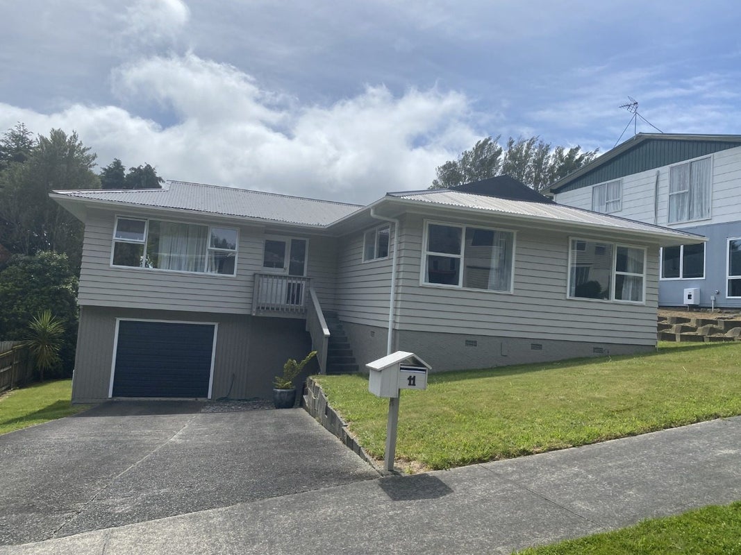 11 Westhaven Drive, Tawa, Wellington - Carousel 1