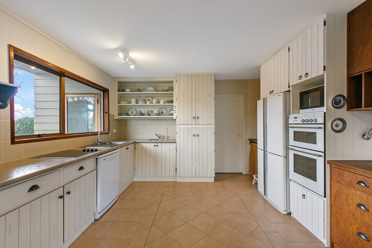 7 John Downs Drive, Browns Bay, Auckland - Carousel 2