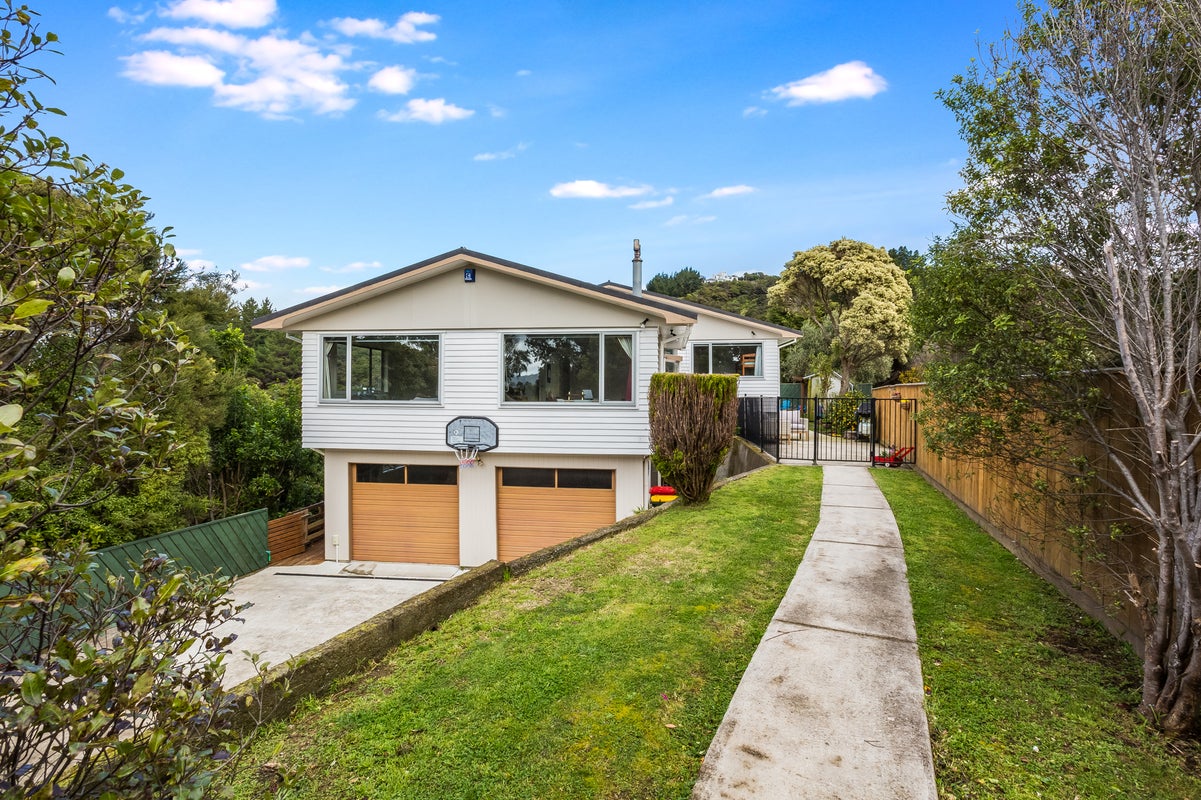 21 The Sounding, Whitby, Porirua - Carousel 1