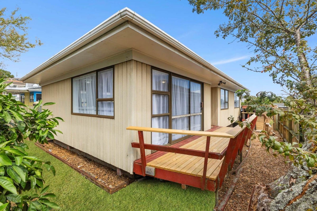 2 Sentosa Place, Clover Park, Auckland - Carousel 11