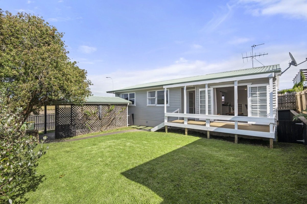 3 Stevenson Road, Clarks Beach, Clarks Beach - Carousel 1